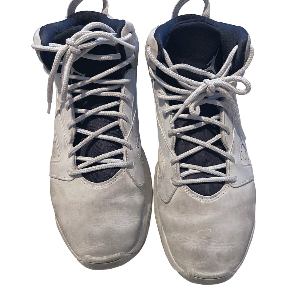 Jordan Cream Sneakers for Effortless Style - Picture 2 of 7